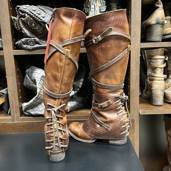 SOLD Cassius by Freebird - Picture 3 of 5